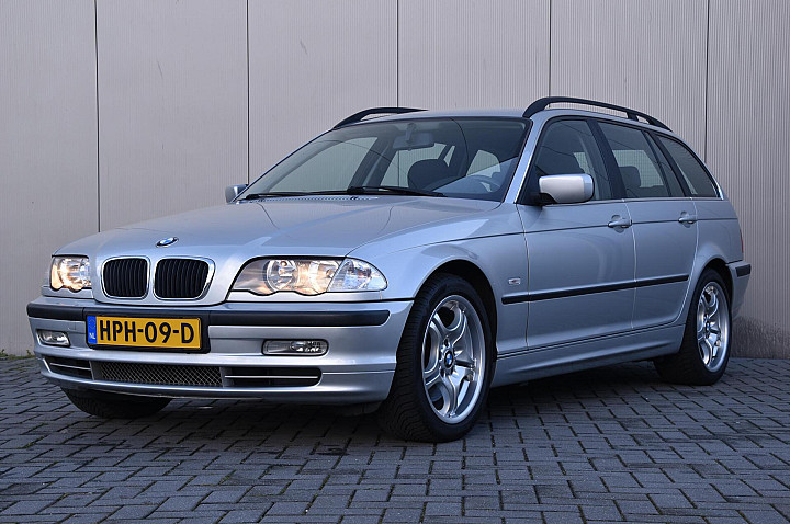 BMW 3 Serie Touring 330i BLIJVEND YOUNGTIMER